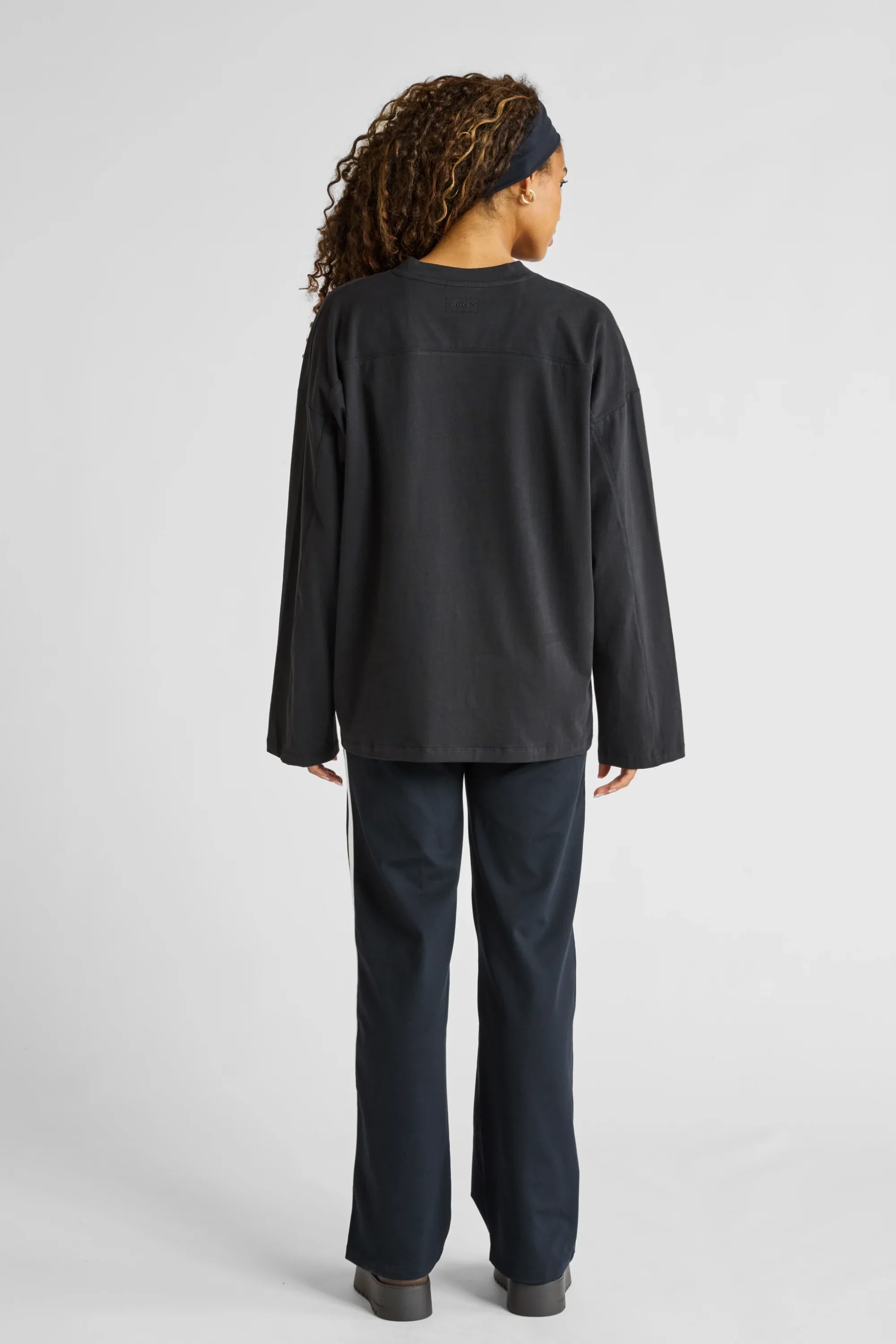 Oversized V-Neck Long Sleeve - Image 7