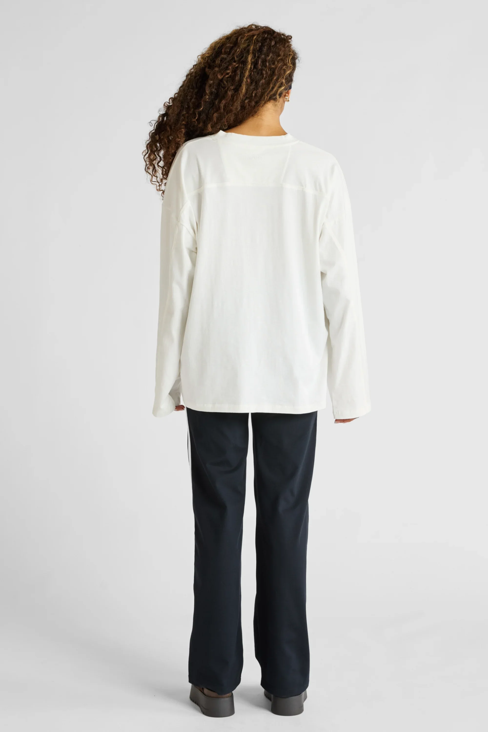 Oversized V-Neck Long Sleeve - Image 7